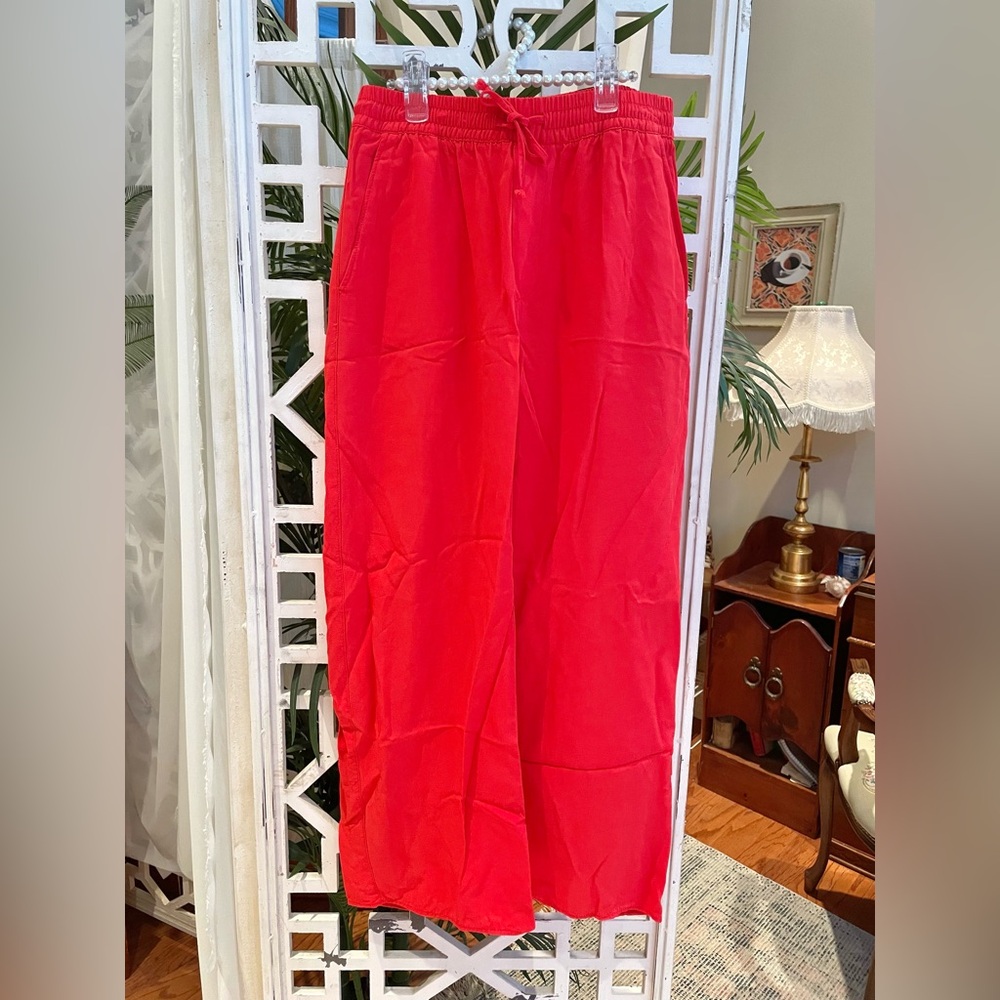 Zara Red Trousers with pockets, label fell off